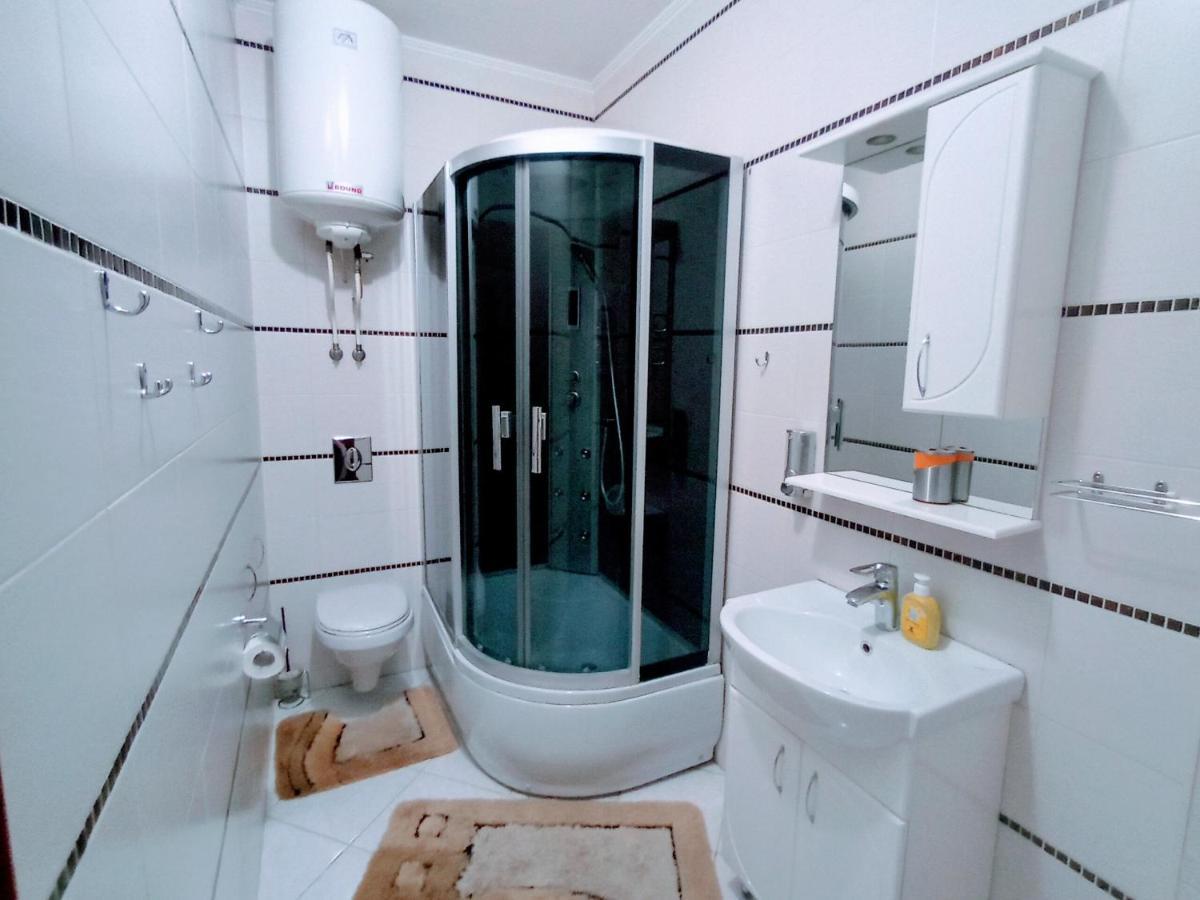 Апартаменты В Двух Шагах От Метро Charkiv Exteriör bild
